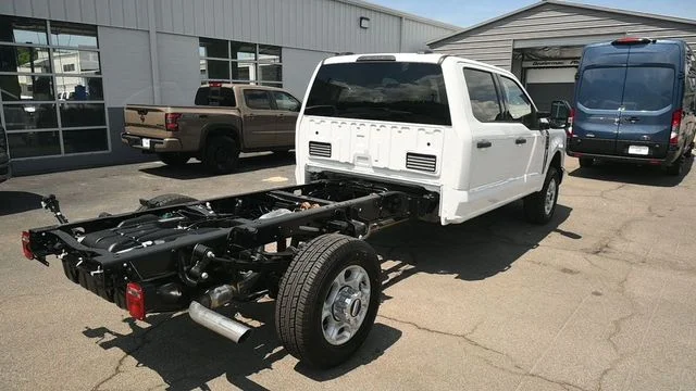 New 2026 Oxford White Ford F-350® XLT image 7