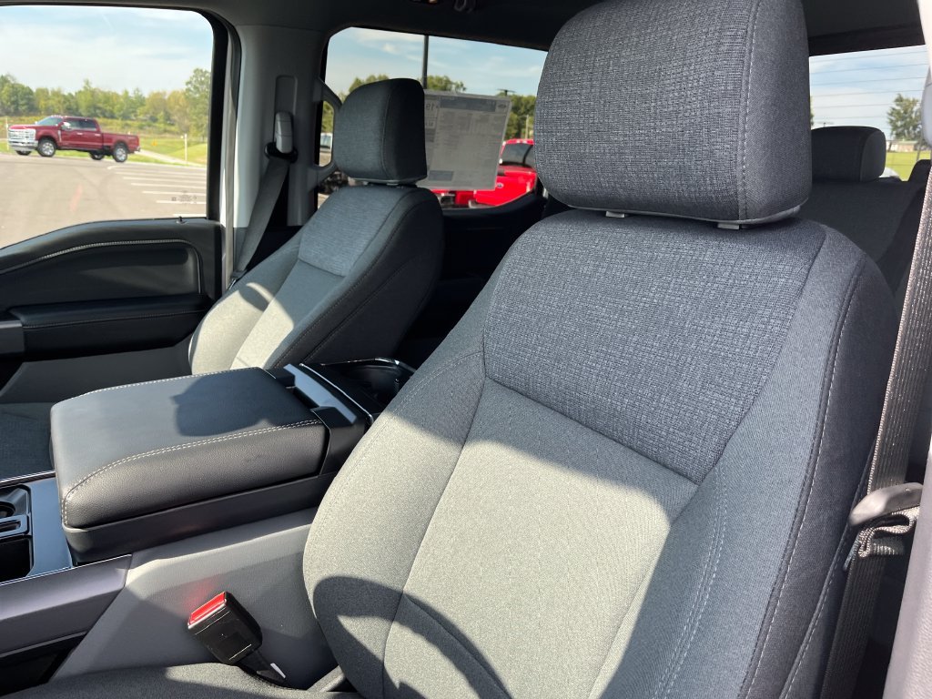New 2026 Oxford White Ford XLT image 13