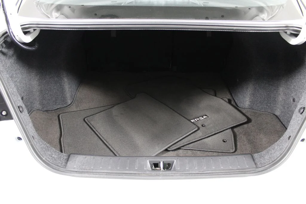 2025 Nissan Versa Sedan SR - Photo 16