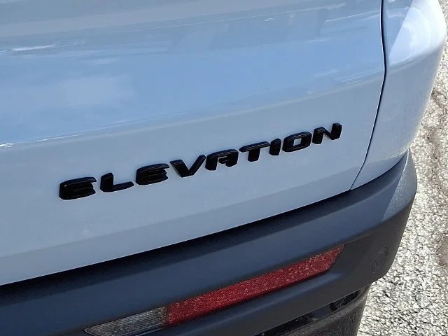 New 2027 Glacier White Tricoat GMC Elevation image 22