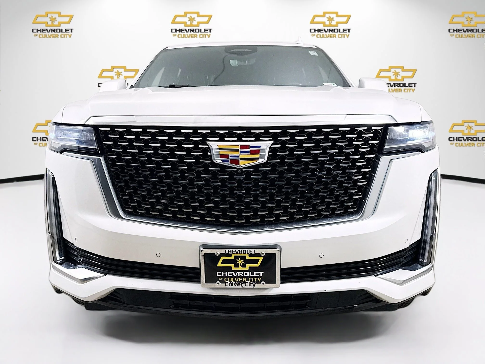 Used 2021 CRYSTAL WHITE TRICOAT Cadillac Premium Luxury image 2