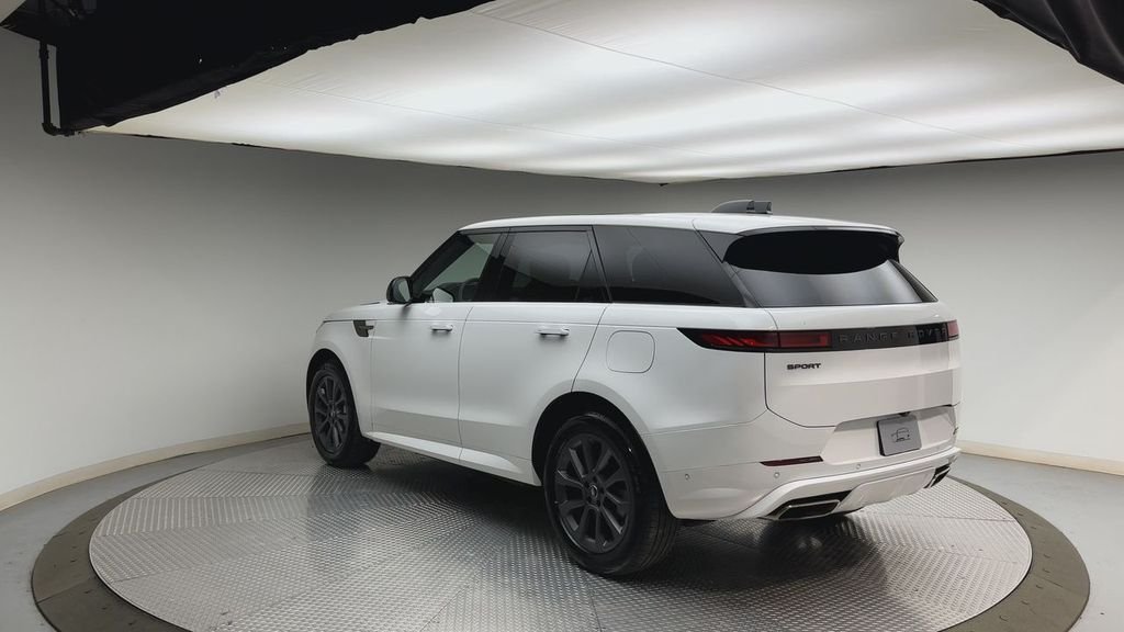 Certified Used 2025 Fuji White Land Rover Dynamic SE image 4