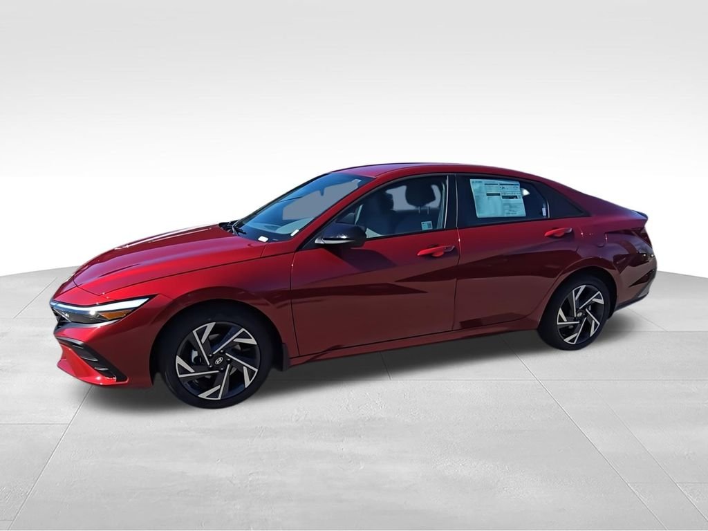 Used 2025 Red Hyundai SEL Sport image 4