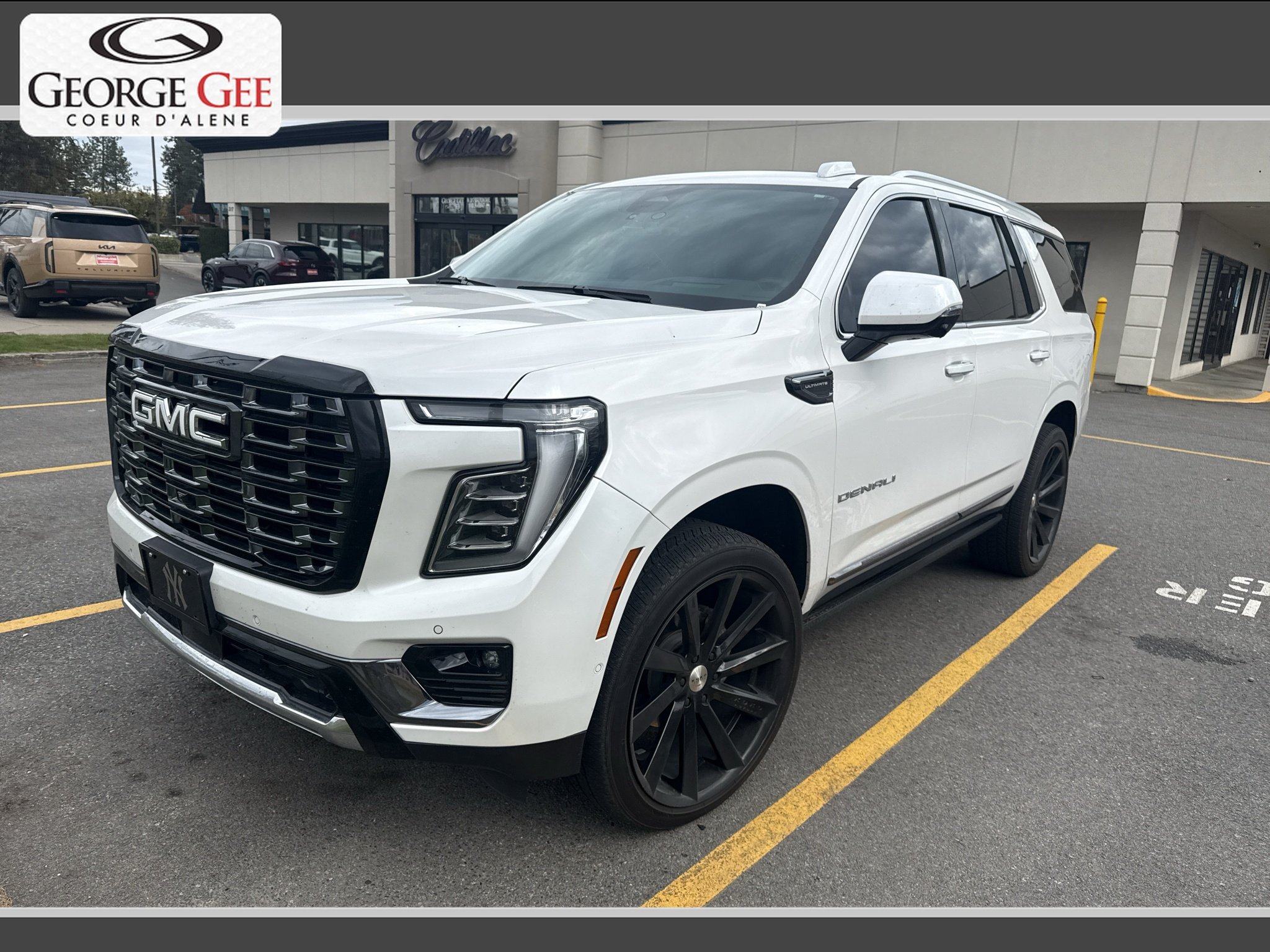 Used 2025 White Frost Tricoat GMC Denali Ultimate image 1