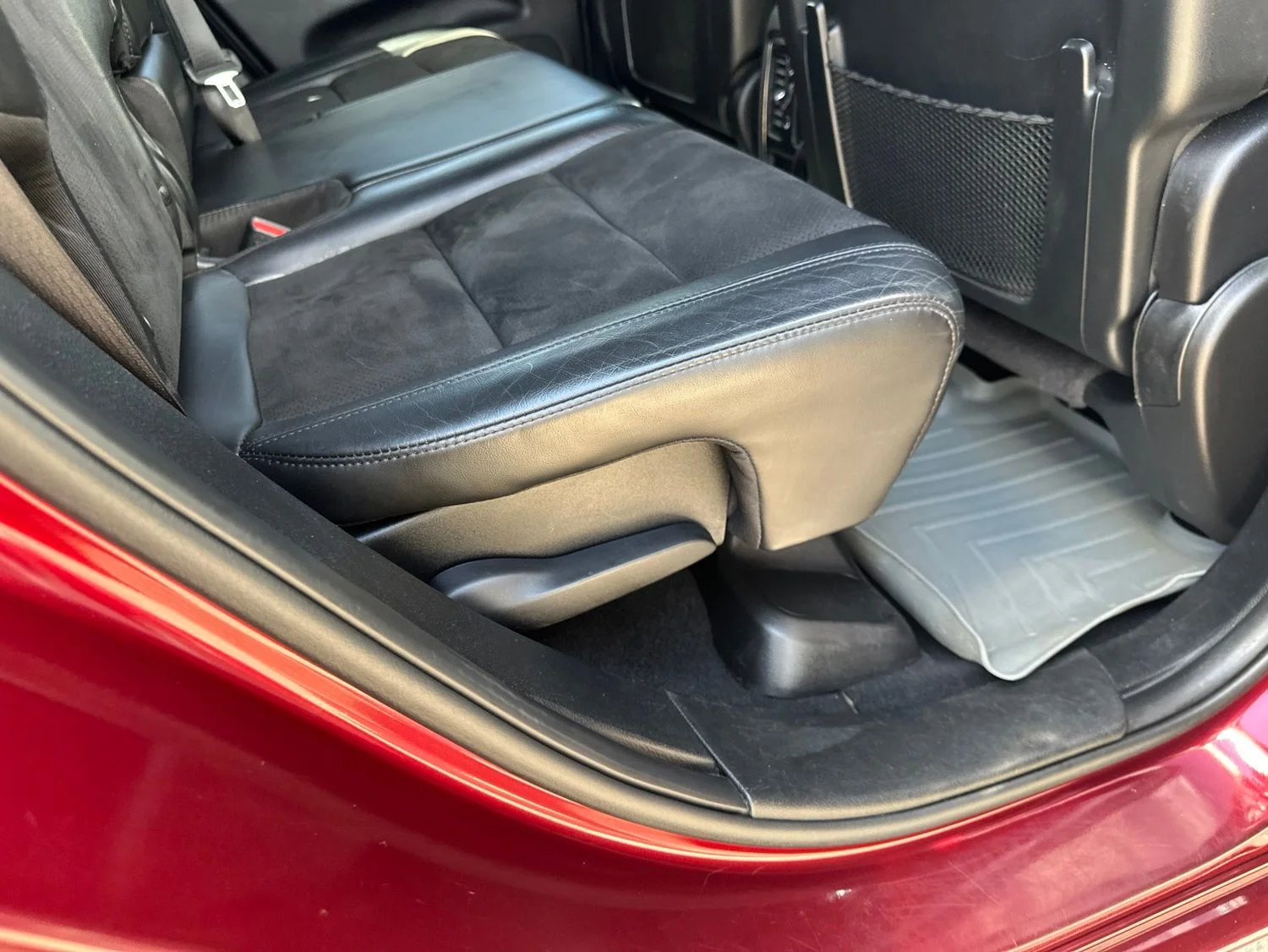 Used 2020 Red Jeep Altitude image 29