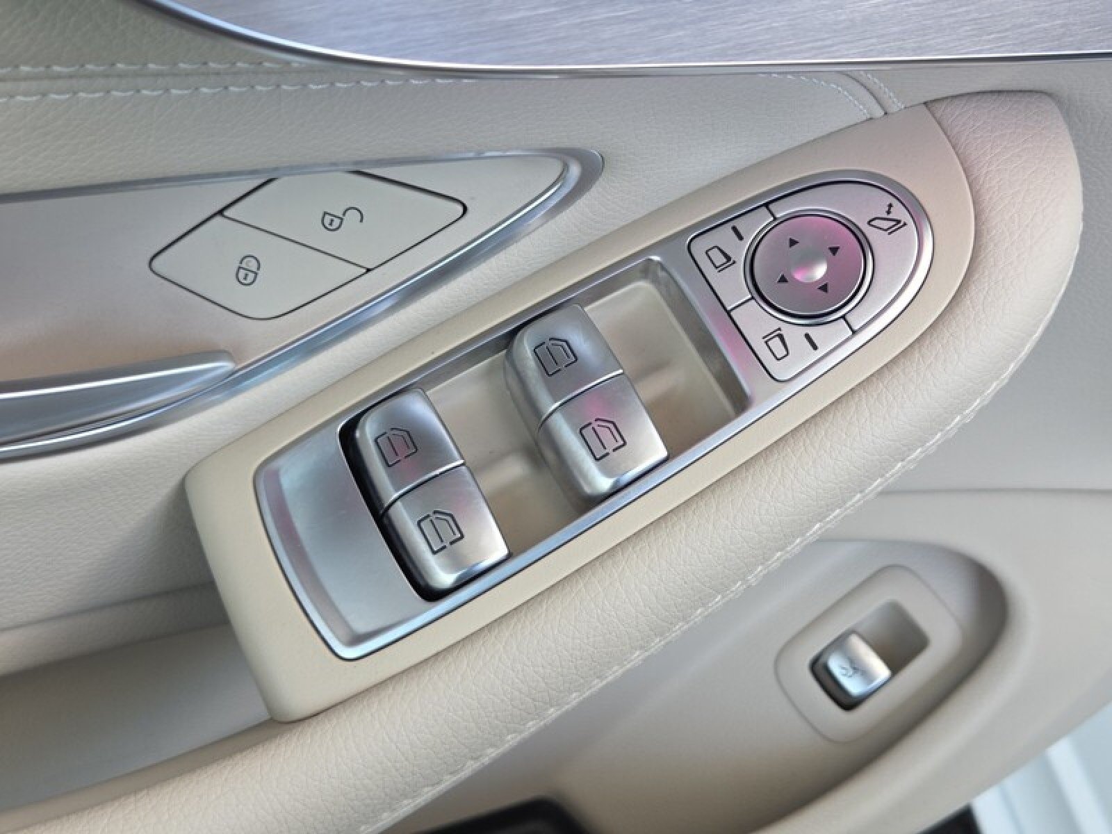 Used 2019 Polar White Mercedes-Benz C 300 image 22