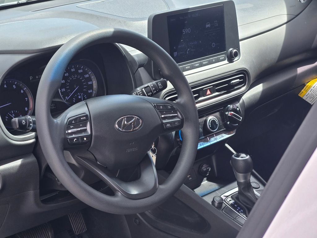 Used 2022 White Hyundai SE image 29