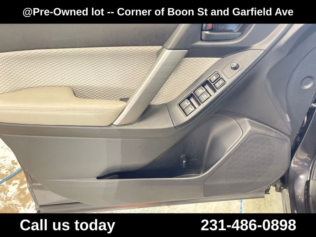 Used 2018 Gray Subaru 2.5i Premium image 15