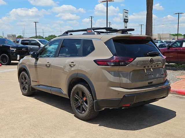 Used 2025  Nissan Rock Creek image 5
