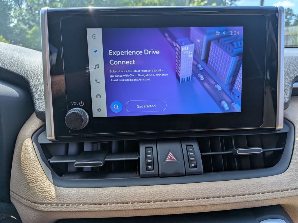 Used 2025  Toyota XLE Premium image 19