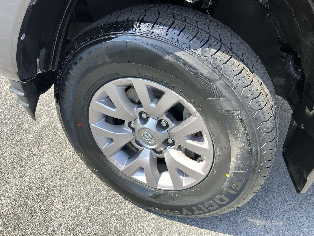 Used 2017 Gray (Magnetic Gray Metallic) Toyota SR5 V6 Double Cab image 9