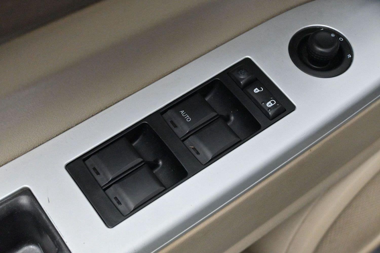 Used 2008 Light Khaki Metallic Jeep Sport image 11