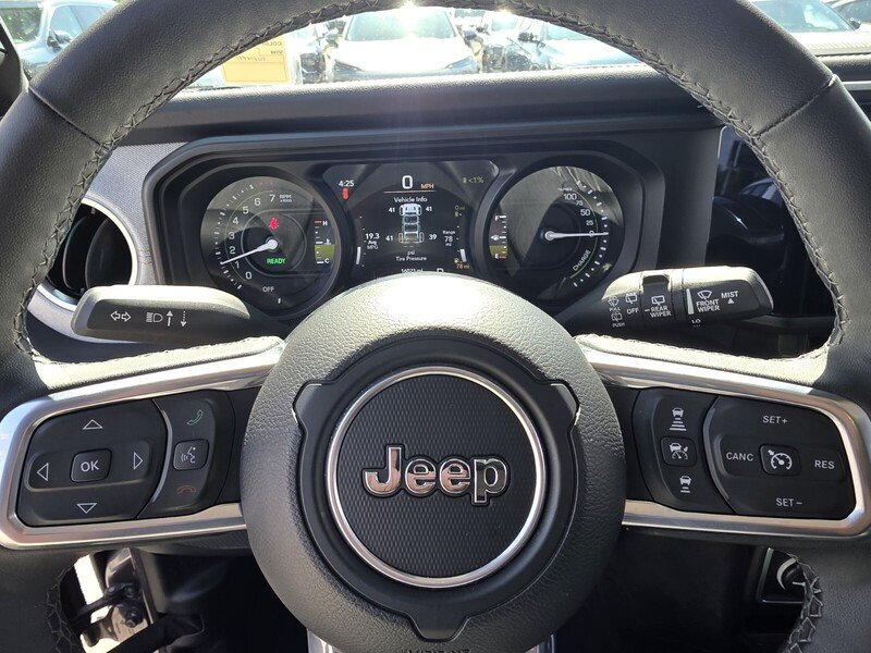 Used 2025 Crystal Metallic JEEP SAHARA 4X4 image 27