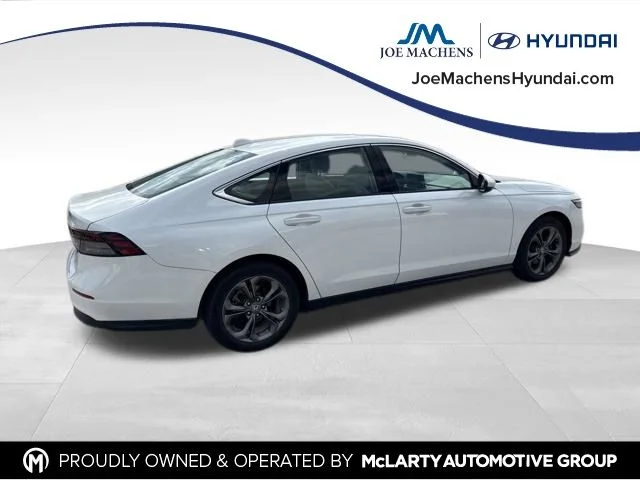 Used 2024 White Honda EX image 6