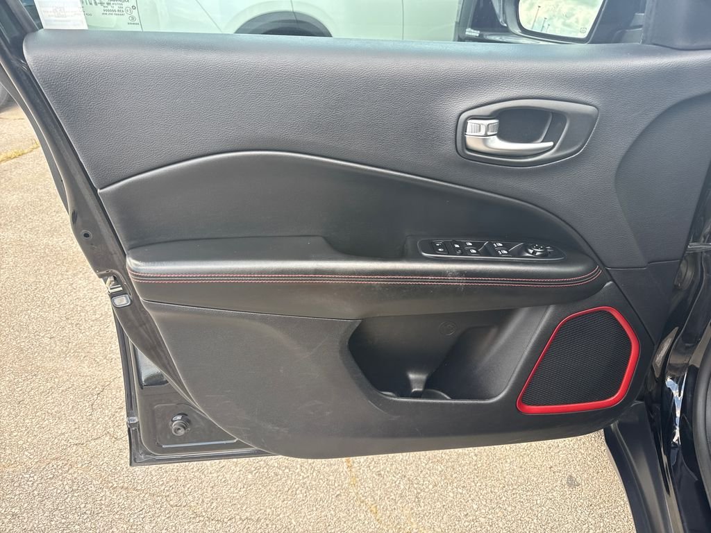 Used 2018 Black Jeep Trailhawk image 12