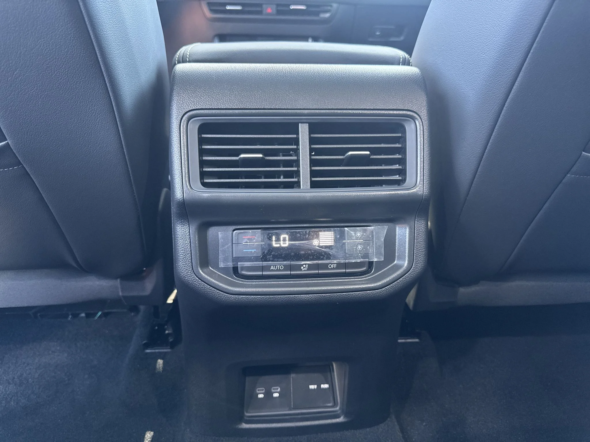 New 2027 Deep Black Pearl Volkswagen SE w/Technology image 30