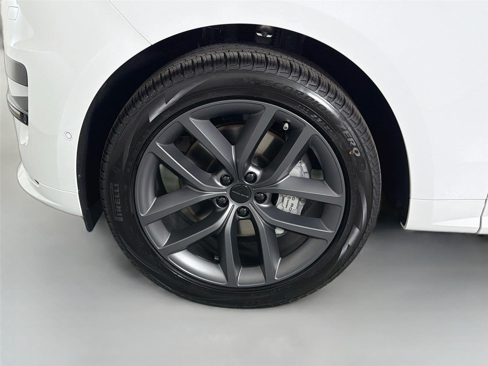 New 2026 Fuji White Land Rover Dynamic SE image 31