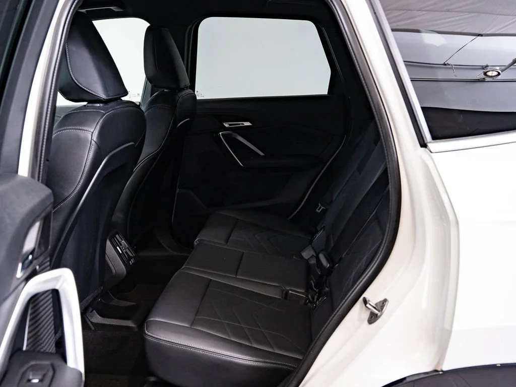 Used 2025 Alpine White BMW xDrive28i image 41