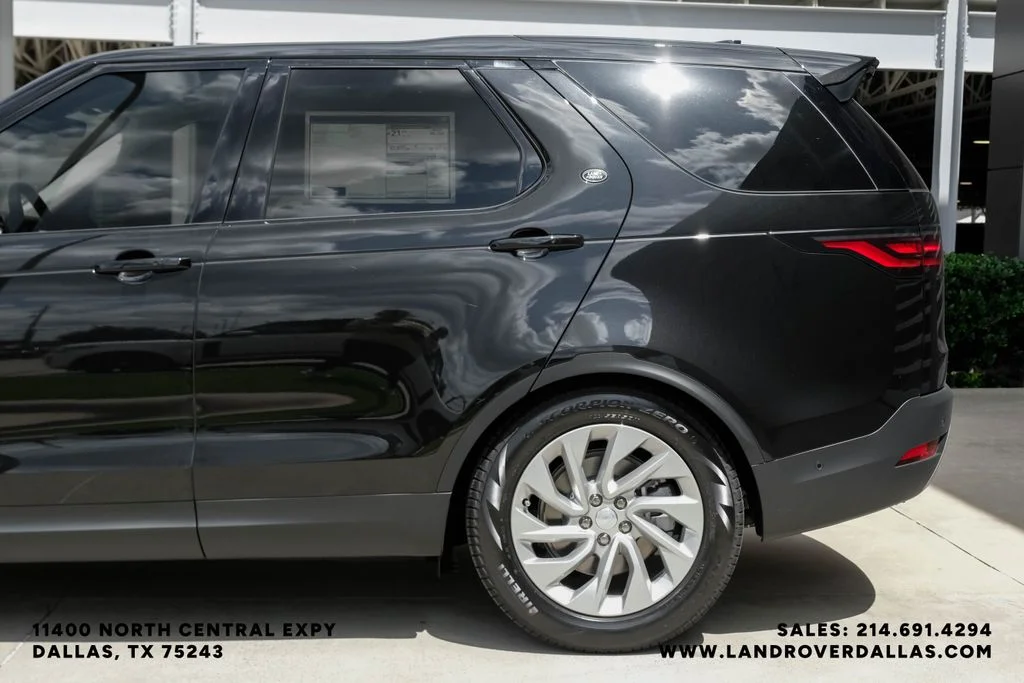 New 2026 Santorini Black Metallic Land Rover S image 12