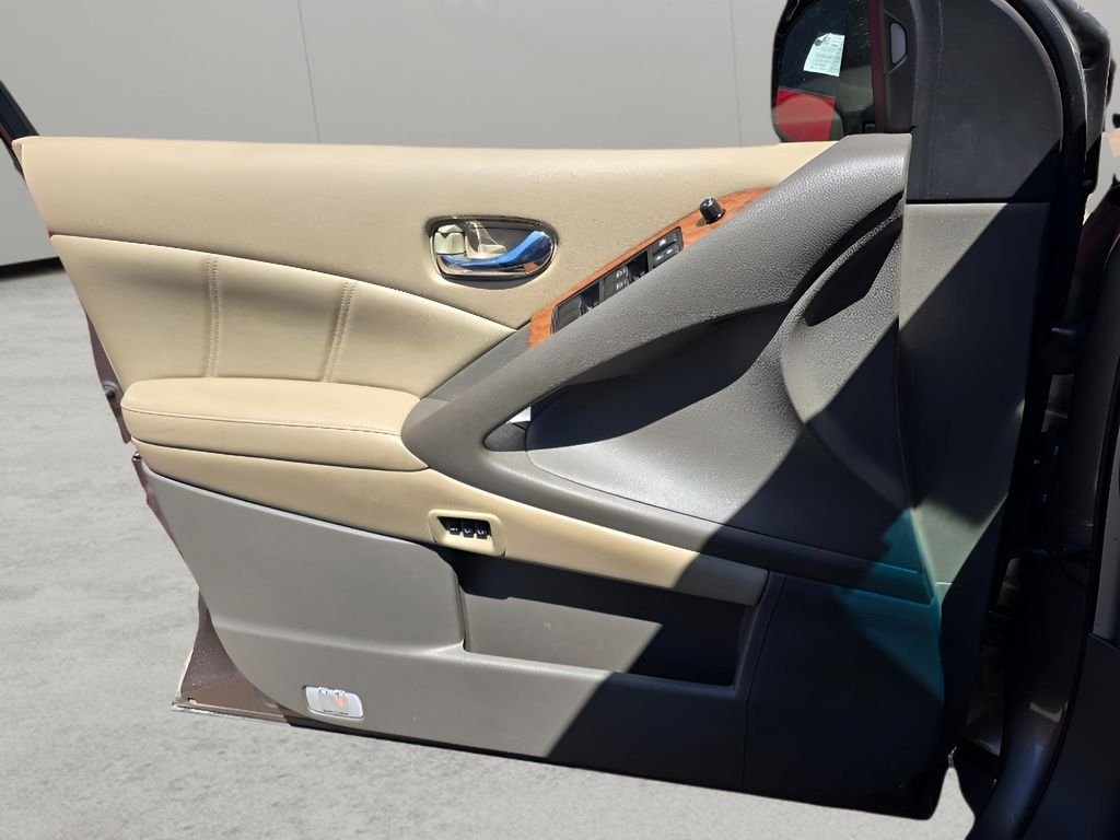 Used 2014 Tinted Bronze Metallic Nissan LE image 14
