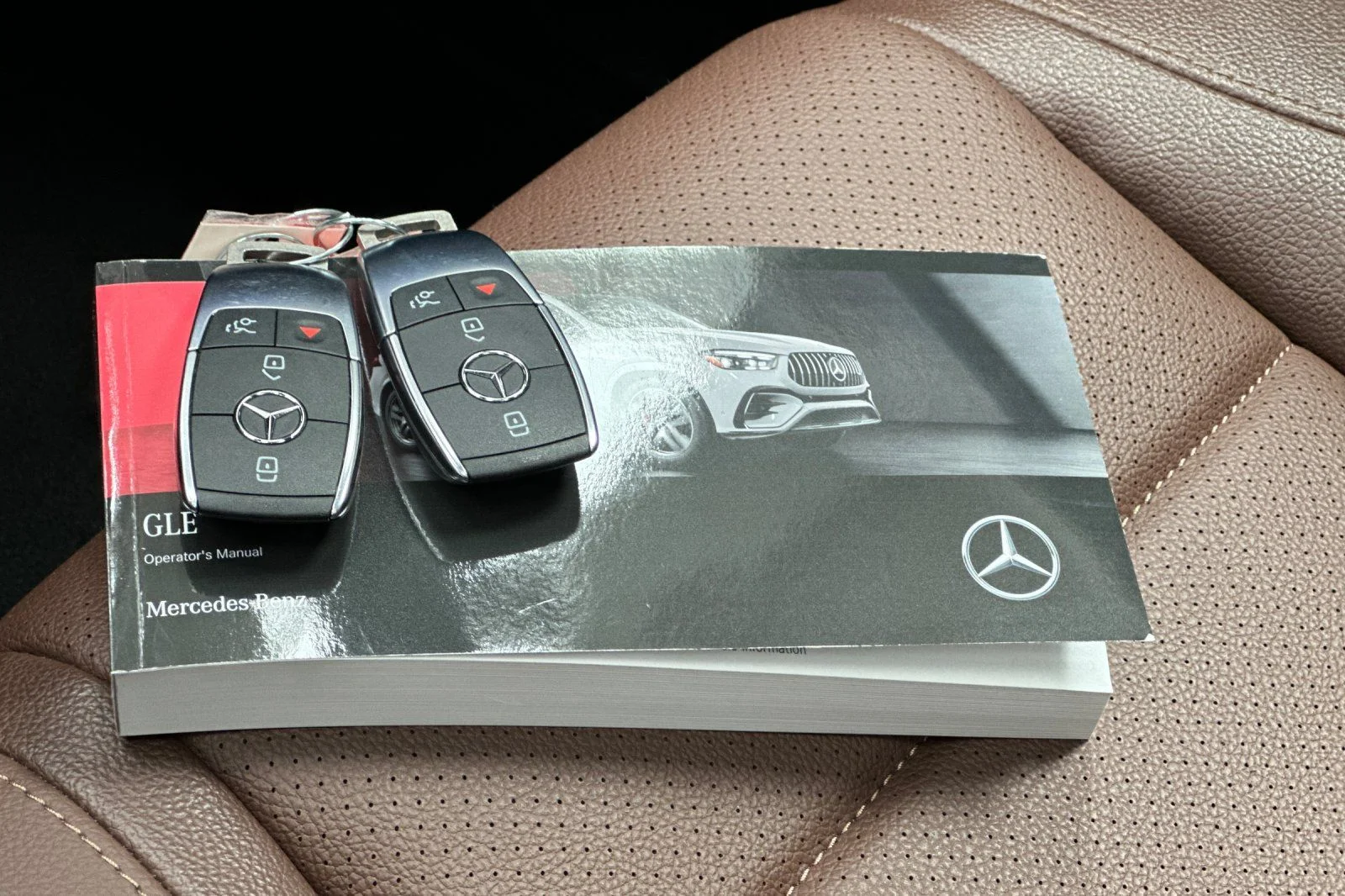 Used 2025 Black Mercedes-Benz GLE 450e image 12