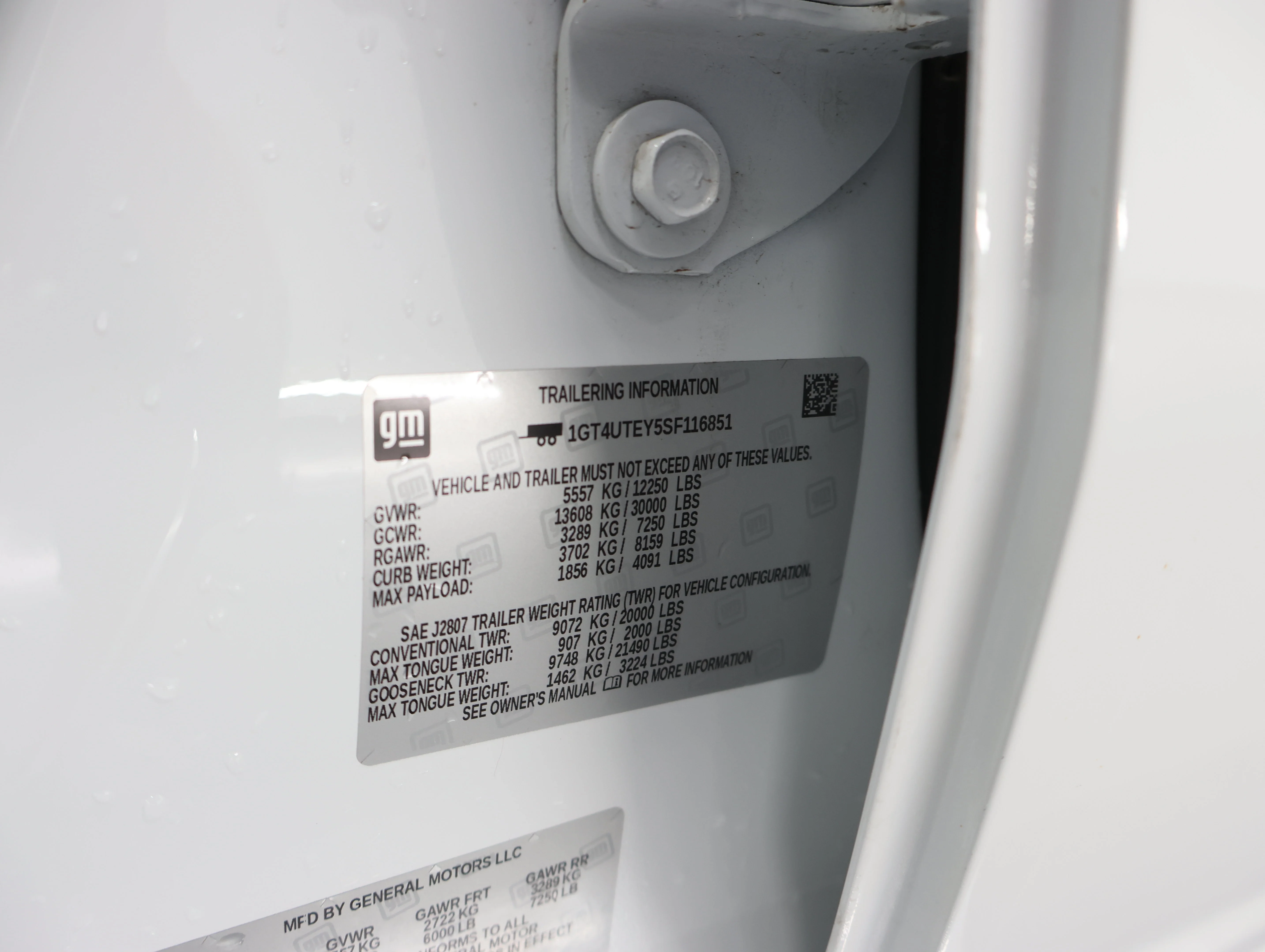 Used 2025 Summit White GMC SLE image 62