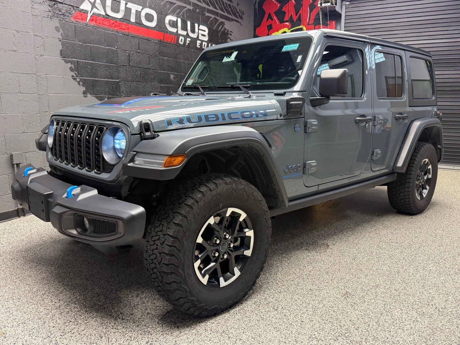 Used 2024 Anvil Clear Coat (pds) Jeep Rubicon 4xe image 3