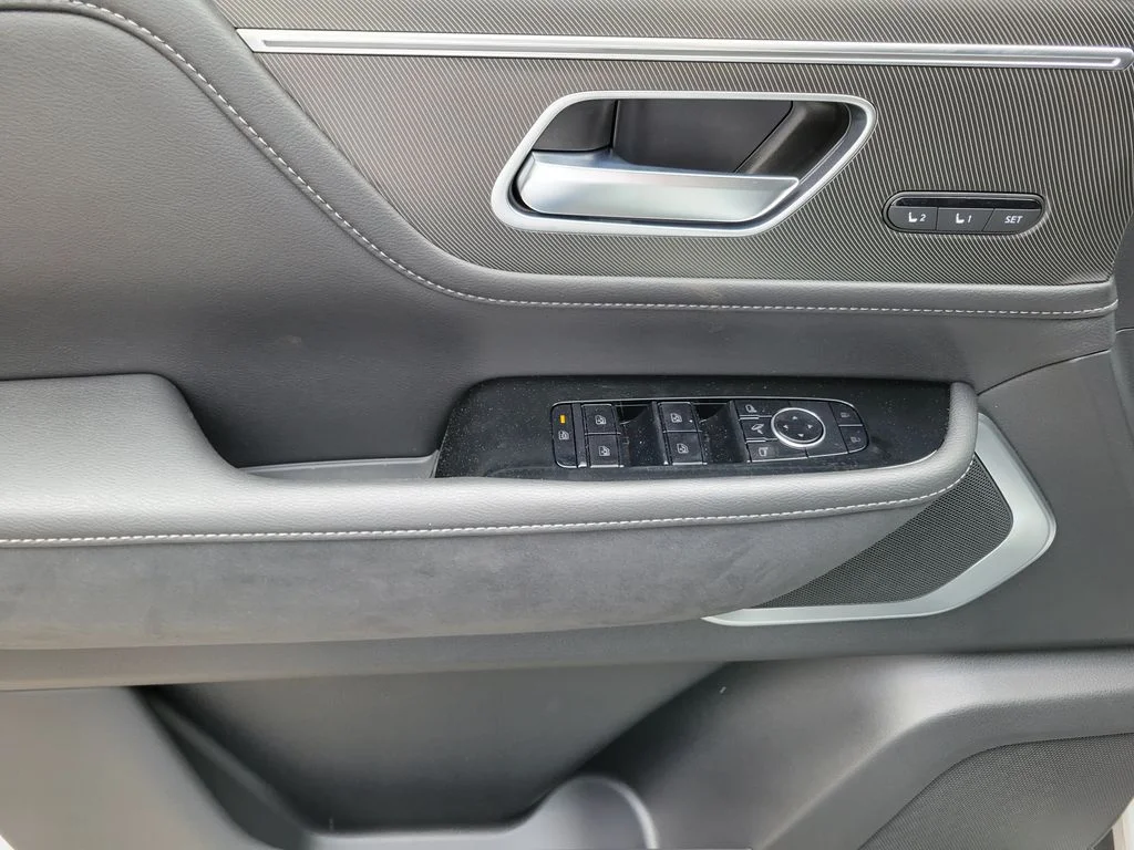 New 2027 RADIANT WHITE INFINITI Luxe 4WD image 16