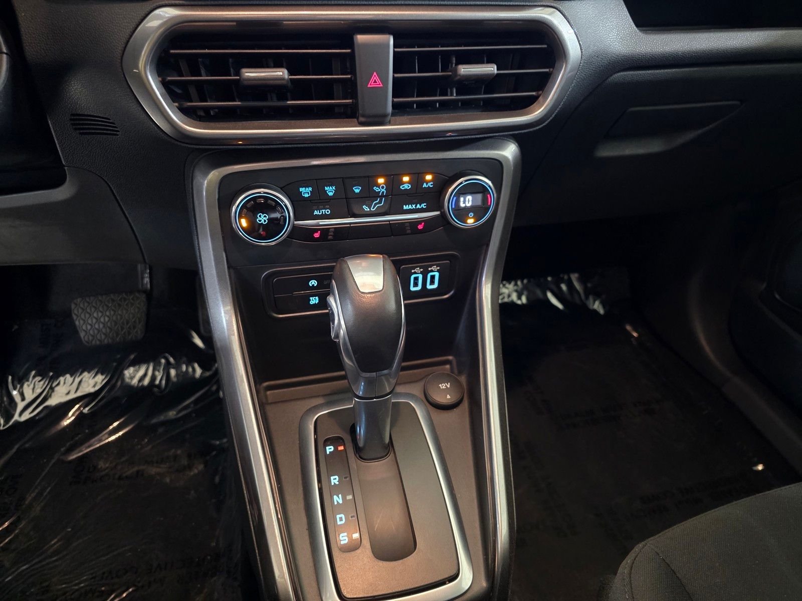 Used 2018 Ruby Red Metallic Ford SE image 27