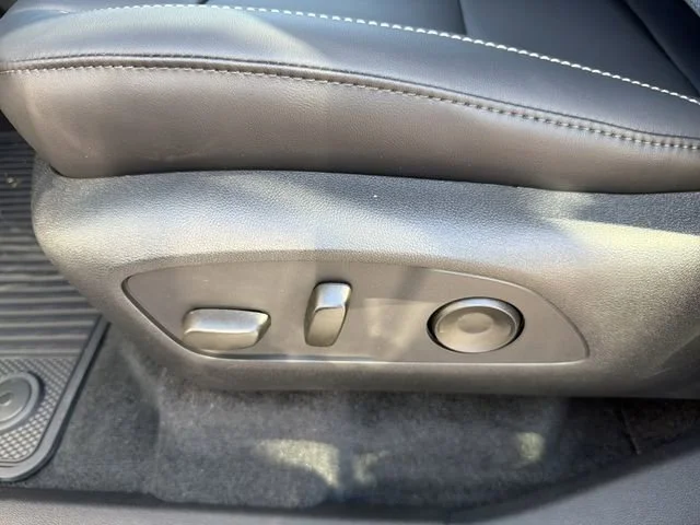 New 2026 Sterling Metallic GMC Elevation image 21