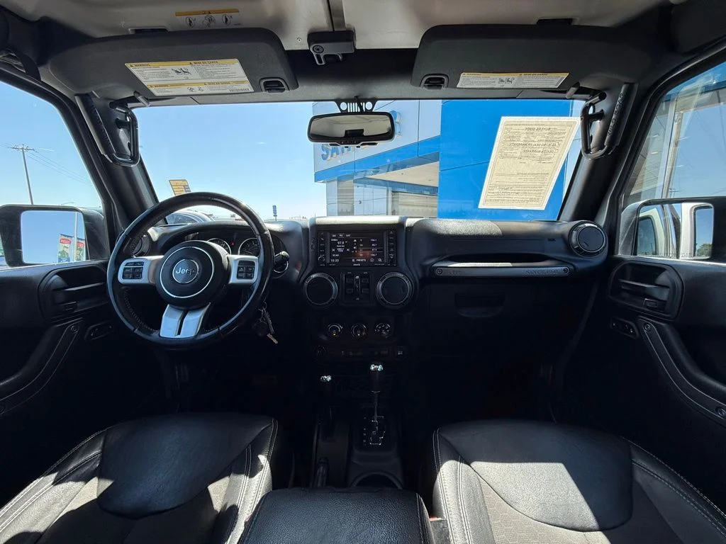 Used 2018 Silver Jeep Unlimited Sport image 17