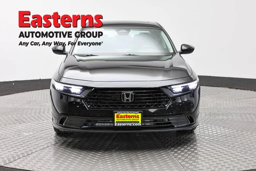 Used 2025 Black Honda SE image 2