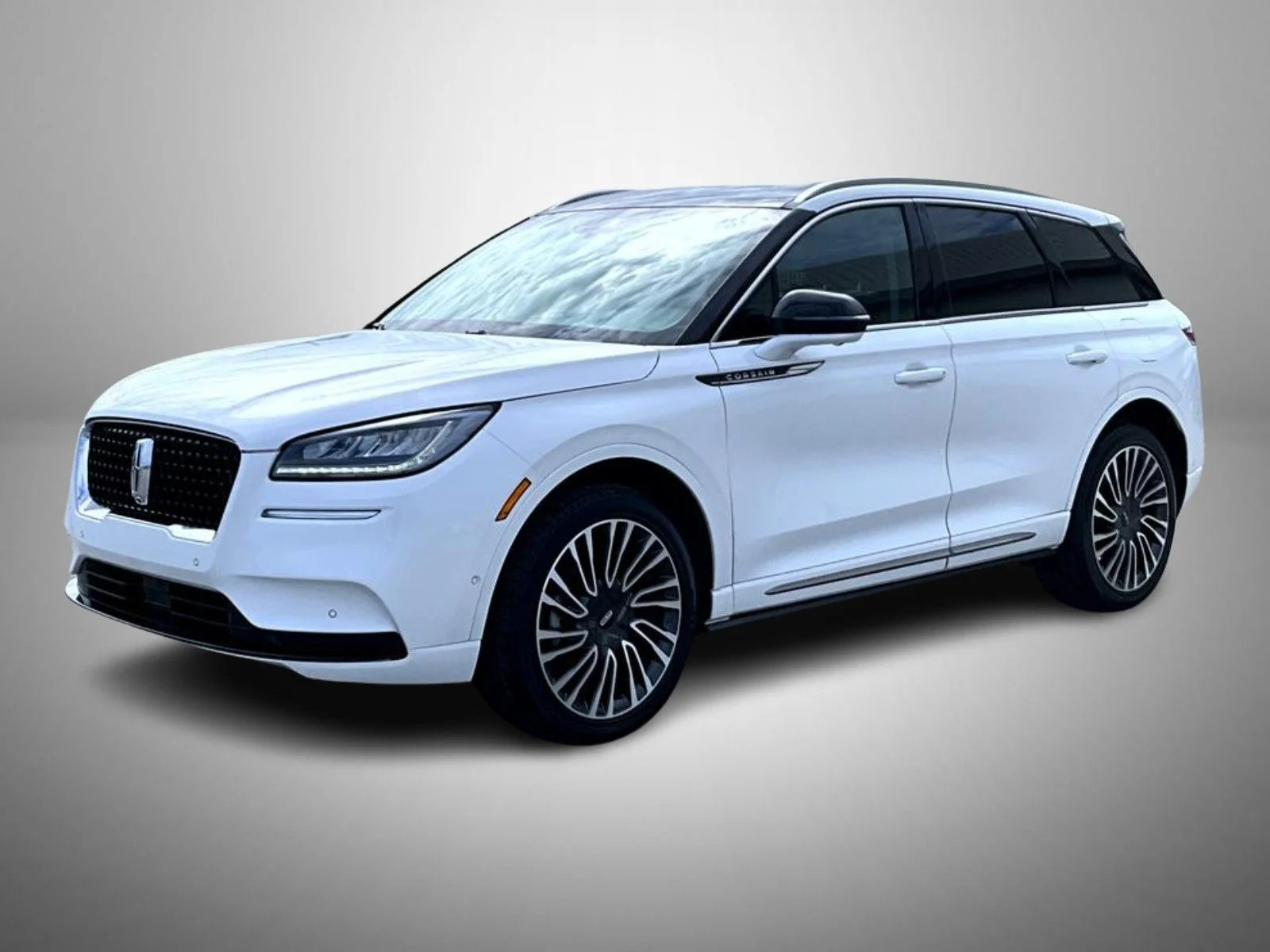 Used 2022 White Lincoln Reserve image 1