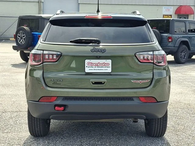 Used 2018 Green Jeep Trailhawk image 3