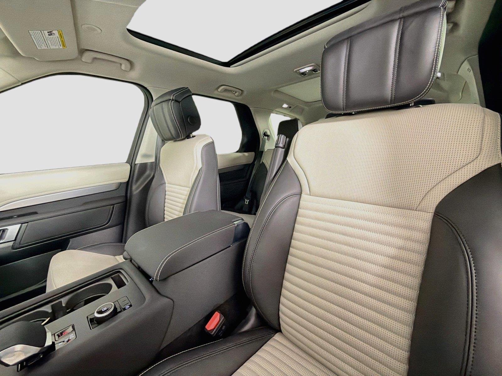 New 2026 Santorini Black Land Rover Dynamic SE image 21
