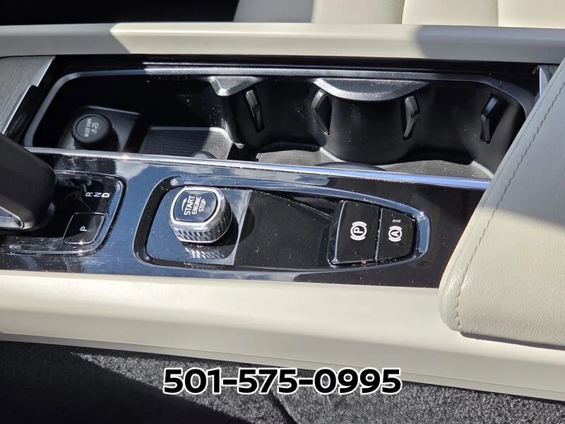 Used 2023 Crystal White Metallic VOLVO B5 AWD PLUS BRIGHT THEME image 30