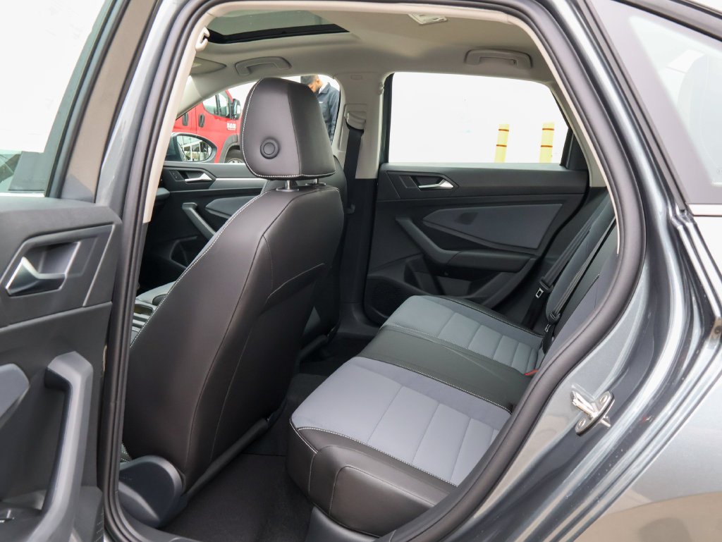 New 2027 Silver Volkswagen 1.5T SE image 15