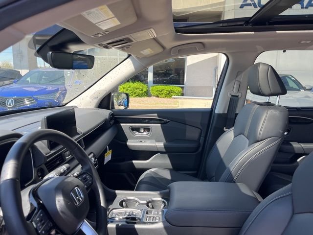 Used 2025 Crystal Black Pearl Honda Touring image 40