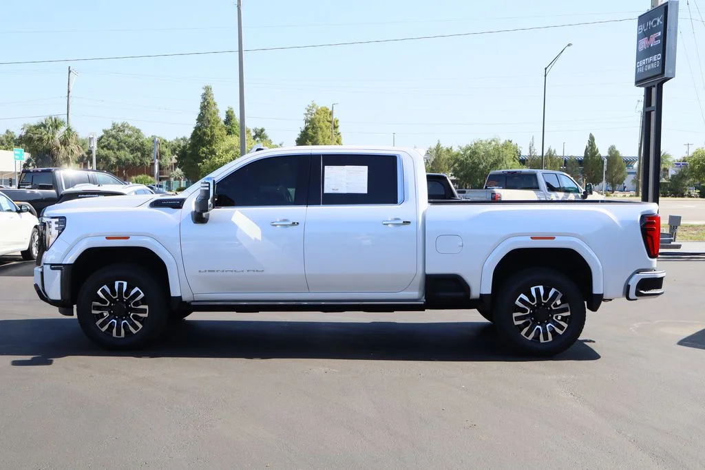 Used 2025 White GMC Denali Ultimate image 6