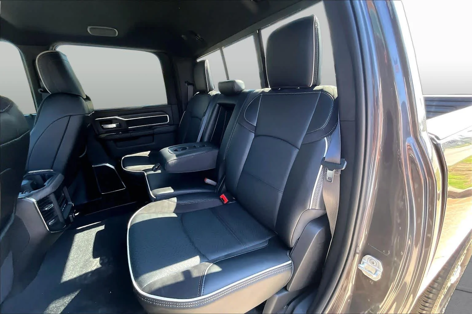 New 2026 Granite Crystal Metallic Clear-Coat Exterior Paint RAM Laramie image 21