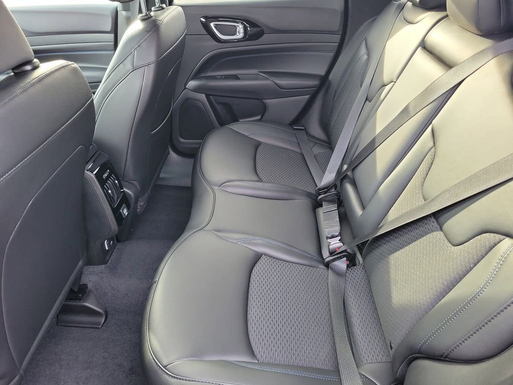 New 2026 Fathom Blue Pearl Coat Jeep Latitude image 9
