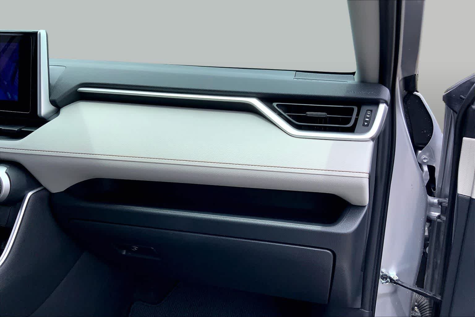 Used 2024 Silver Sky Metallic Toyota Hybrid XLE image 18