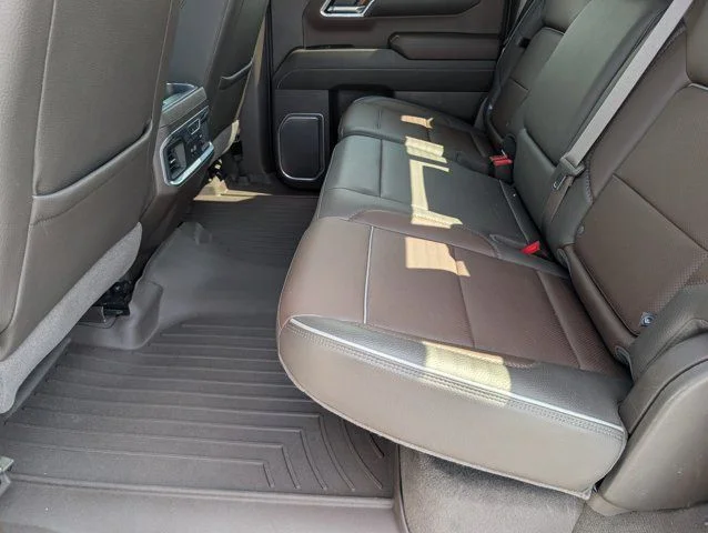 Used 2023 White Frost Tricoat GMC Denali image 29