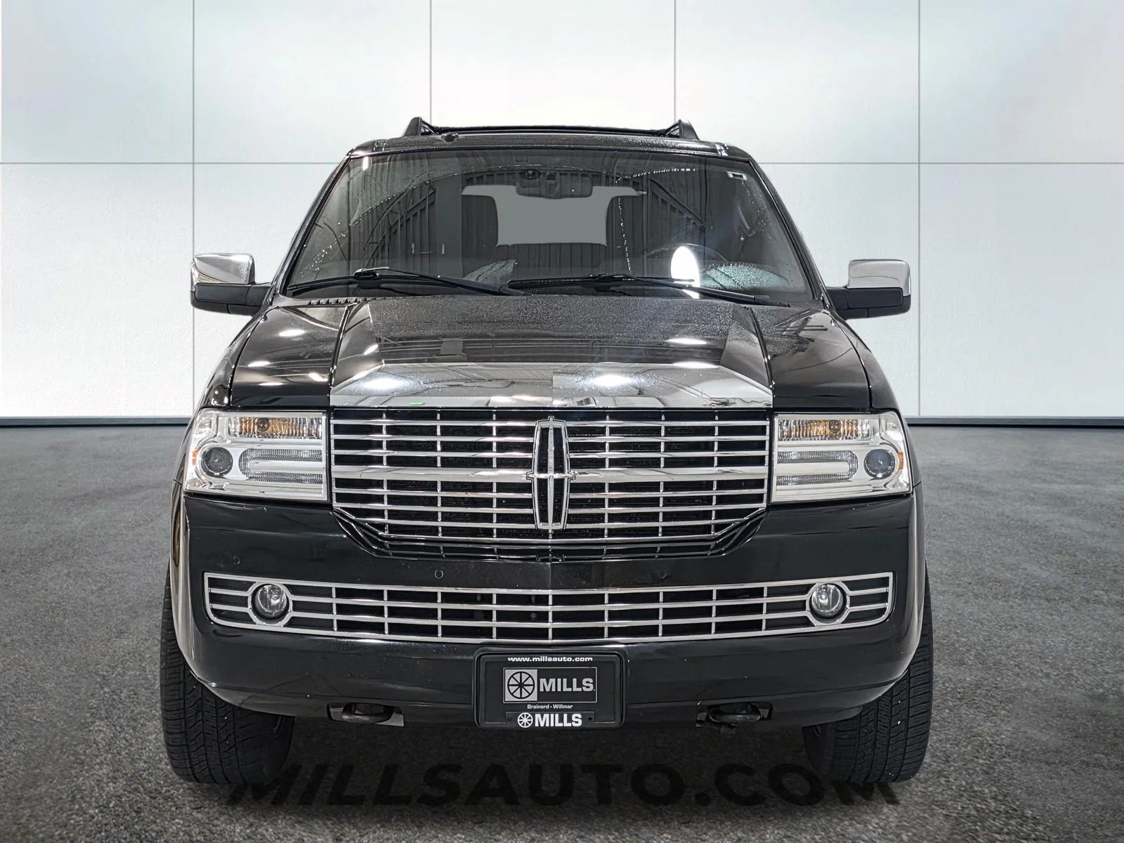 Used 2010 Tuxedo Black Metallic Lincoln Base image 12