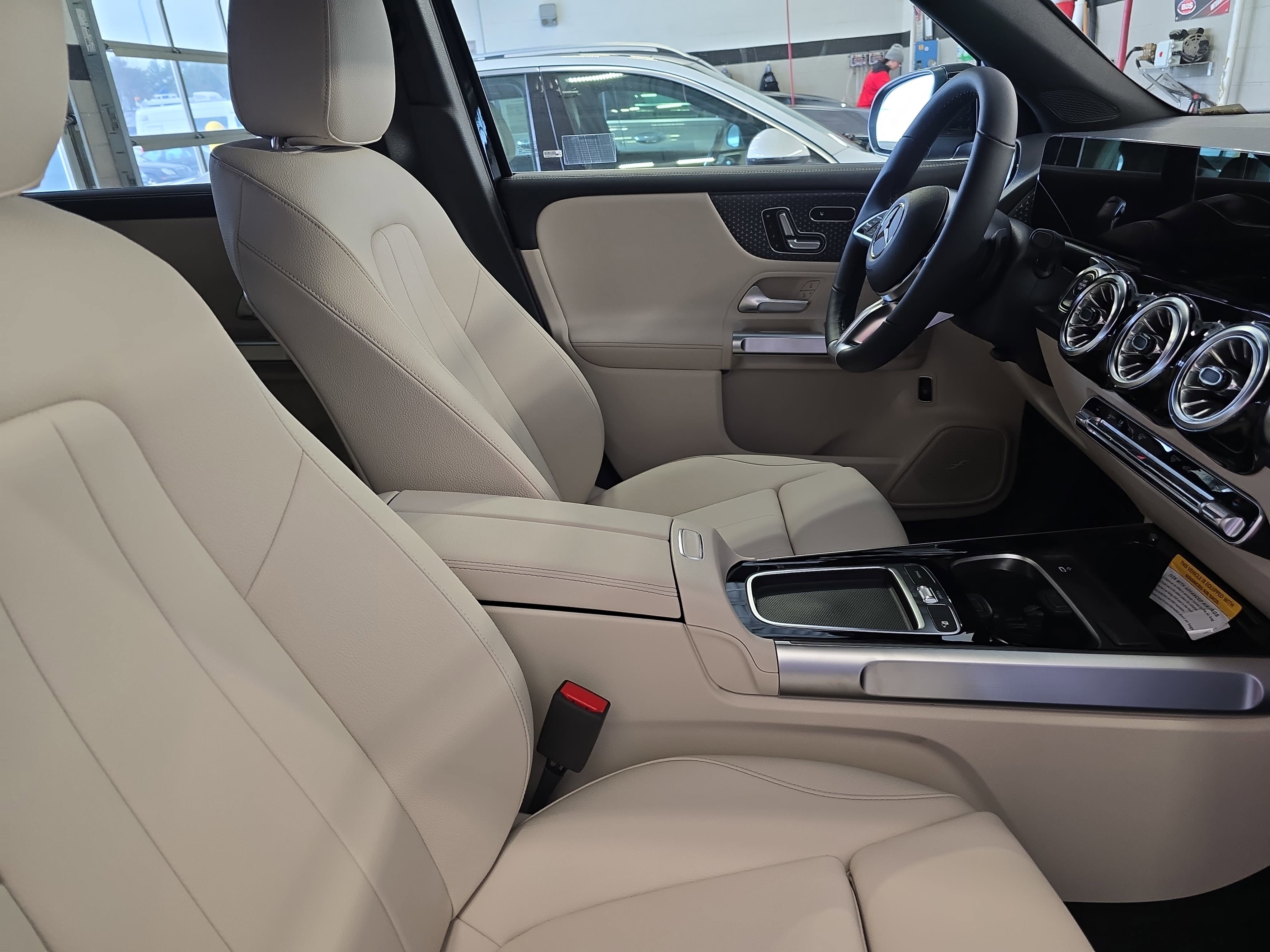 New 2026 Night Black Mercedes-Benz GLB250 image 10