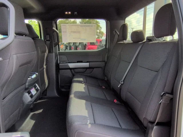 New 2026 Oxford White Ford XLT image 14