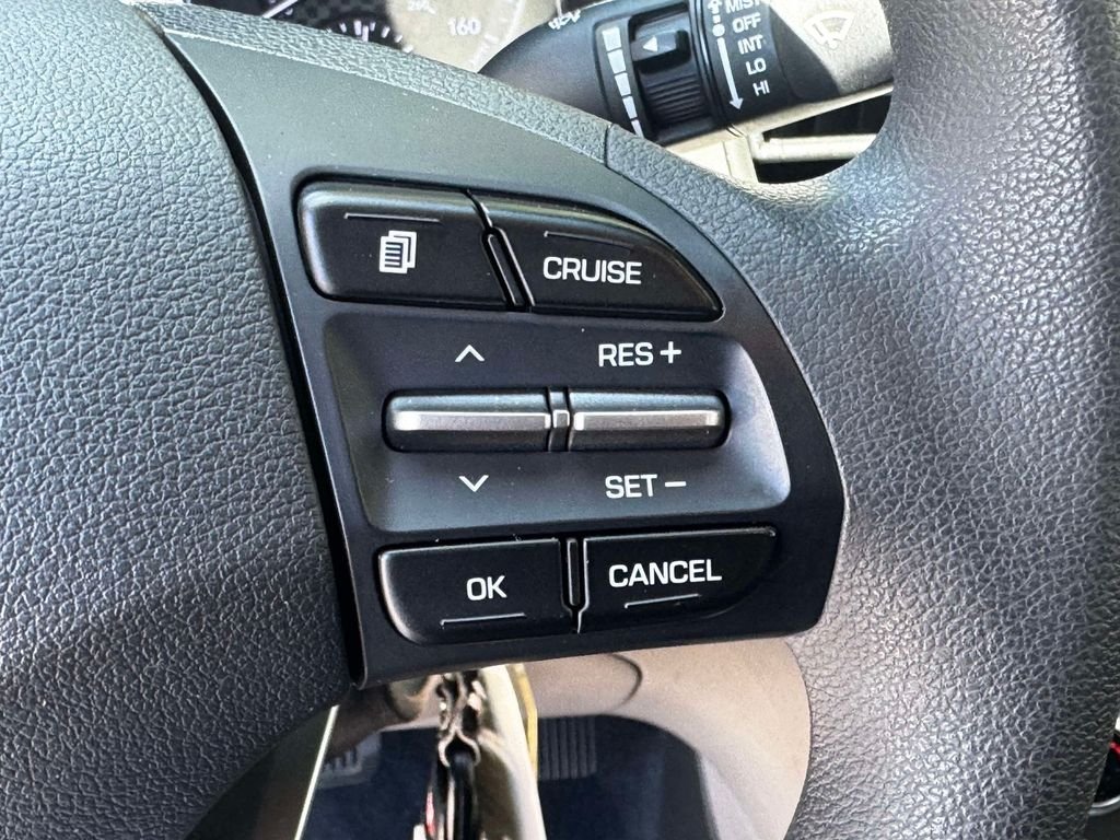Used 2020 Blue Hyundai SE image 19