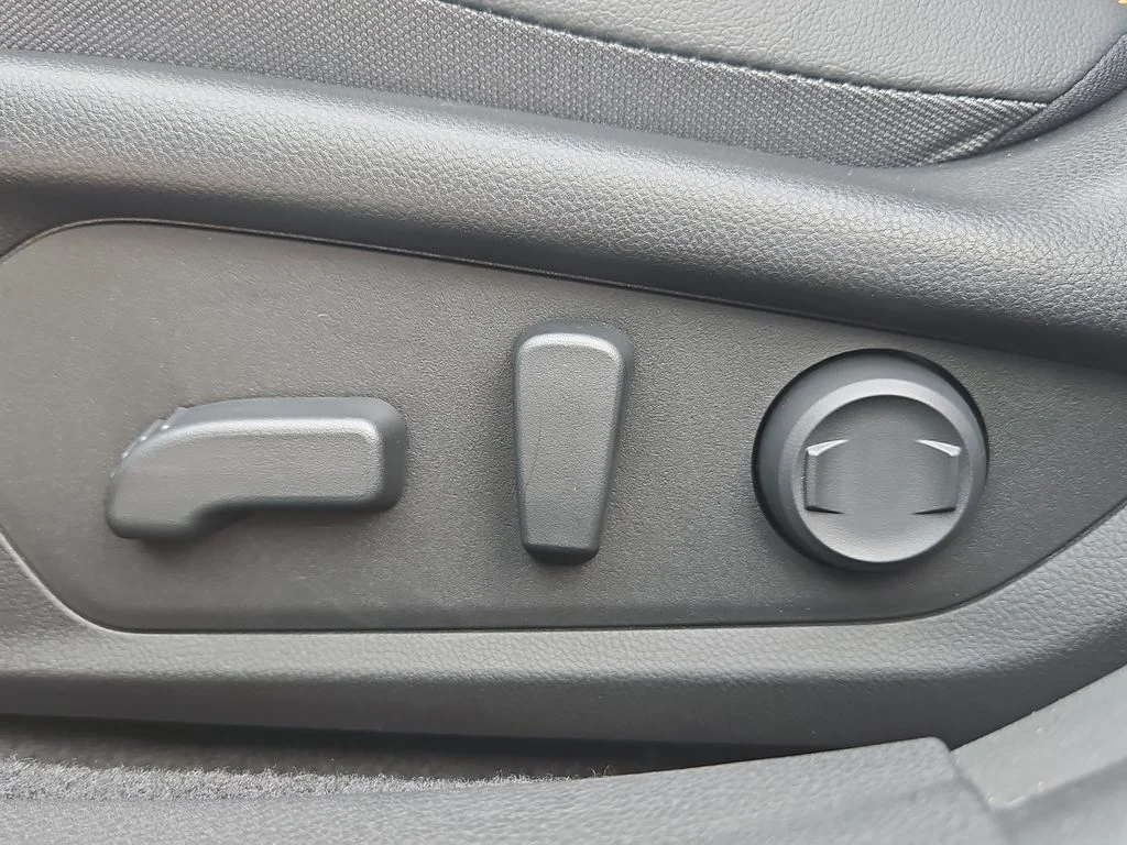 New 2026 CRYSTAL WHITE PEARL Subaru Limited Hybrid image 26