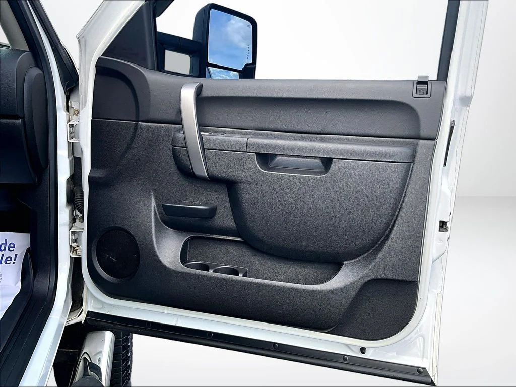 Used 2014 White GMC SLE image 24