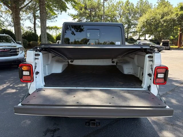 Used 2020 White Jeep Overland 4x4 image 18